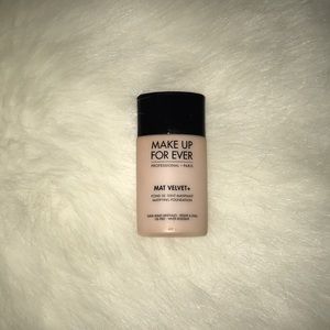 Makeup forever Mat Velvet Foundation